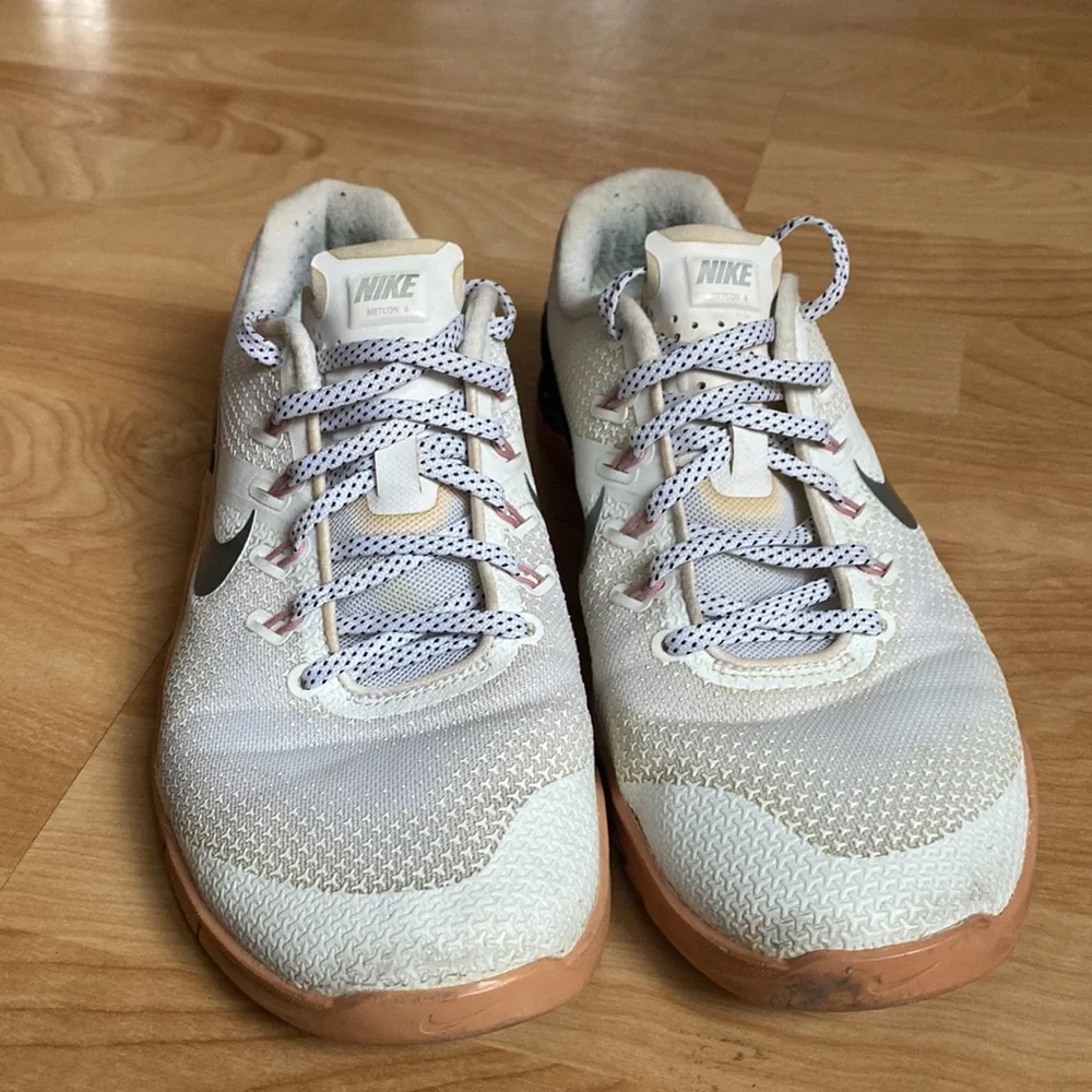 RARE NIKE METCON 4 SIZE 9 - 924593-100 WOMENS White/Nude Polka Dot Laces - Picture 4 of 8